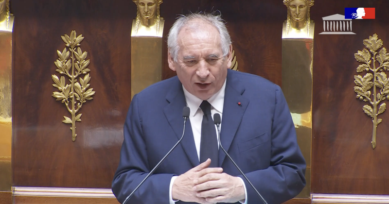 아슬아슬했던 프랑스, 9개월 만에 정부 붕괴된 사연 🇫🇷😵 (feat. 위기의 마크롱, 내각 총사퇴)