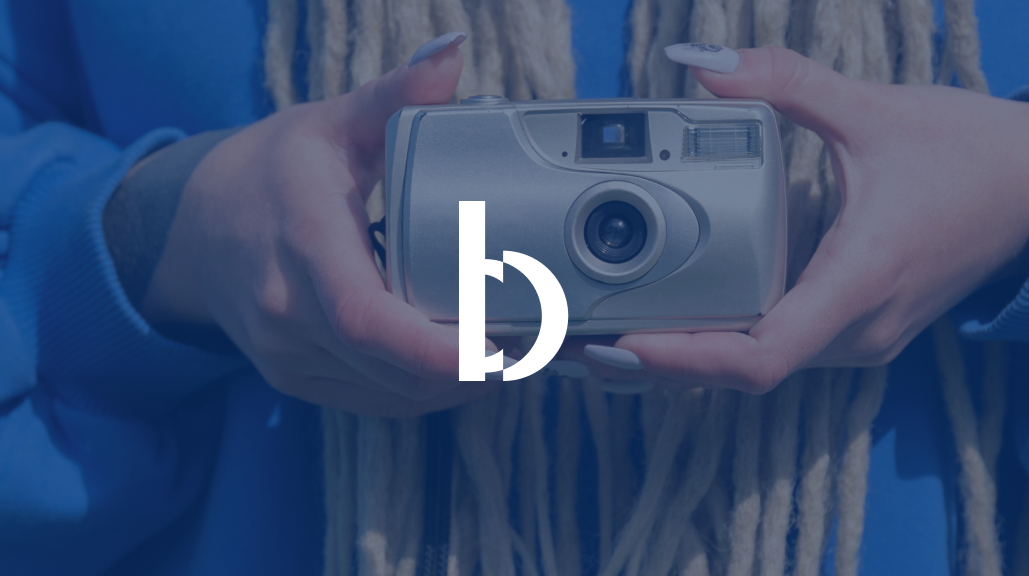 Z세대는 요즘 다 디카 쓴다고? 오래된 디카가 다시 유행하는 이유 📸