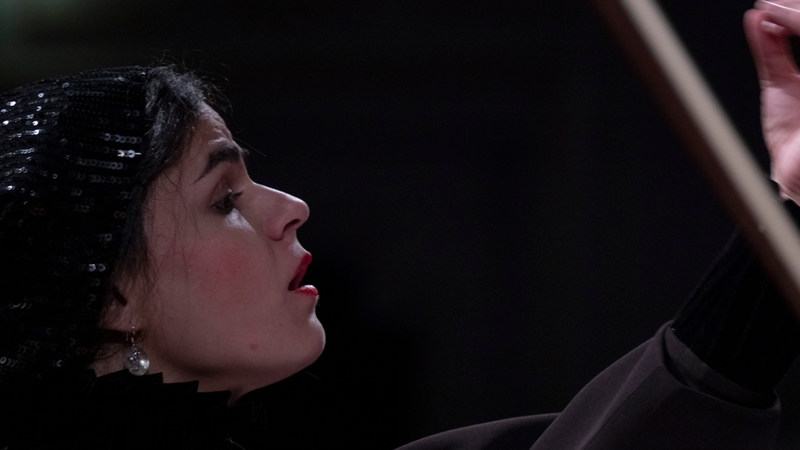 이란의 첫 여성 지휘자 파니즈 파르유세피, “예술은 인류의 것이지, 남성이나 여성의 것이 아니다”