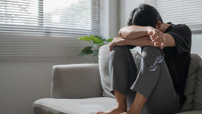 ‘OECD 하위권’ 자살률은 높고 삶의 만족도는 낮은 한국 청년들, 이유는? 😓