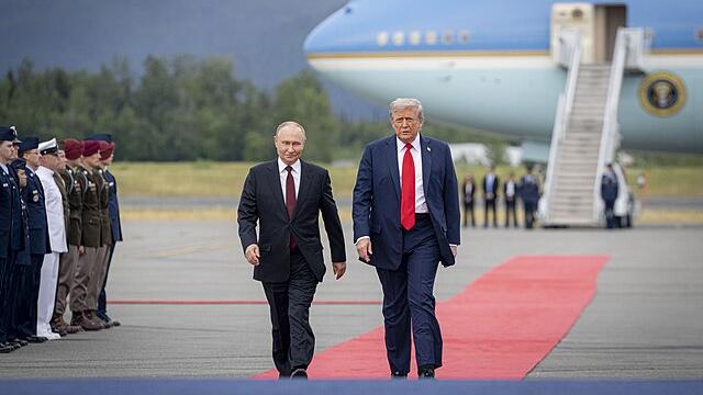 ‘레드카펫’ 환대 받은 푸틴, 우크라이나에 “땅 내놔” 요구? 트럼프-푸틴 회담에 희미해진 휴전 가능성