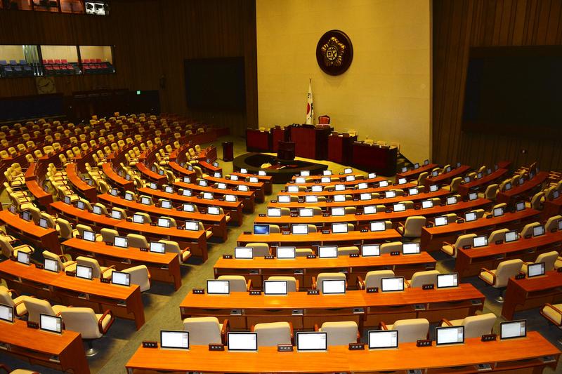 4개 상임위원장 선출 강행한 더불어민주당, “의회 폭주” 비판한 국민의힘