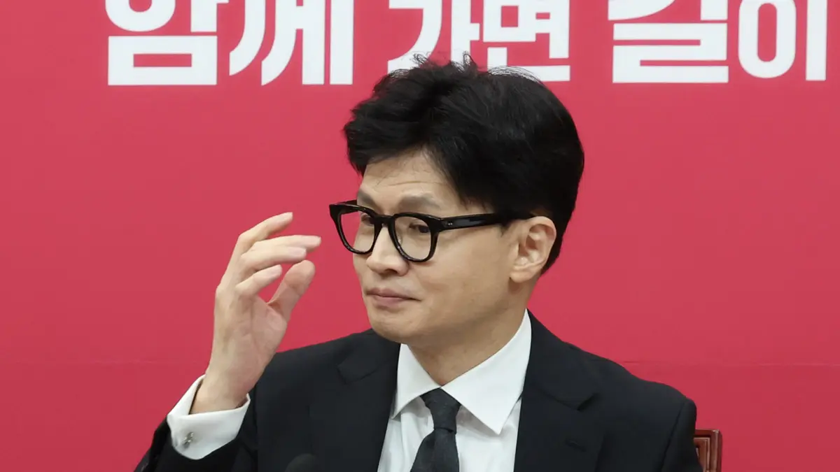 돌아온 한동훈: “차기 대통령은 나야 나” vs. “헛된 꿈이네”