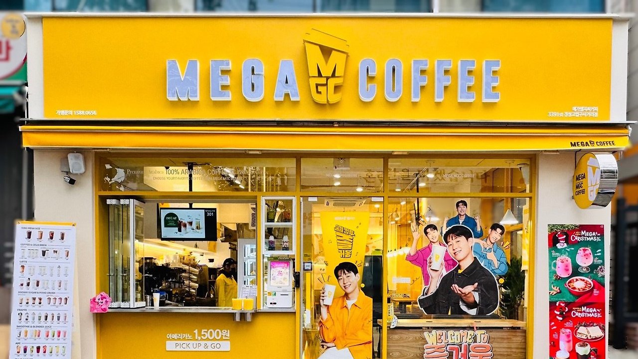 🟨 저가 커피 브랜드의 간판이 노란색인 이유