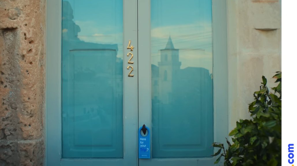 <호텔에서 말이야> 여행의 목적지가 '좌표'에서 '상태'로 전이되는 순간