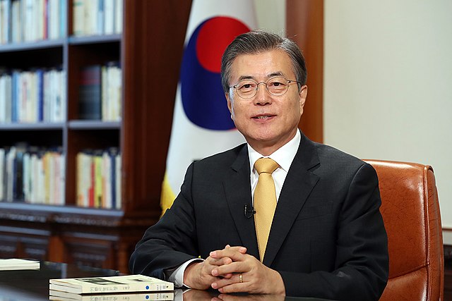 문재인 전 대통령 향하는 검찰 수사
