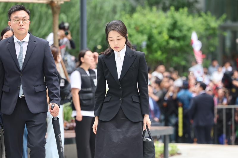 헌정 사상 처음, 특검 피의자 공개출석한 김건희의 5대 의혹은?