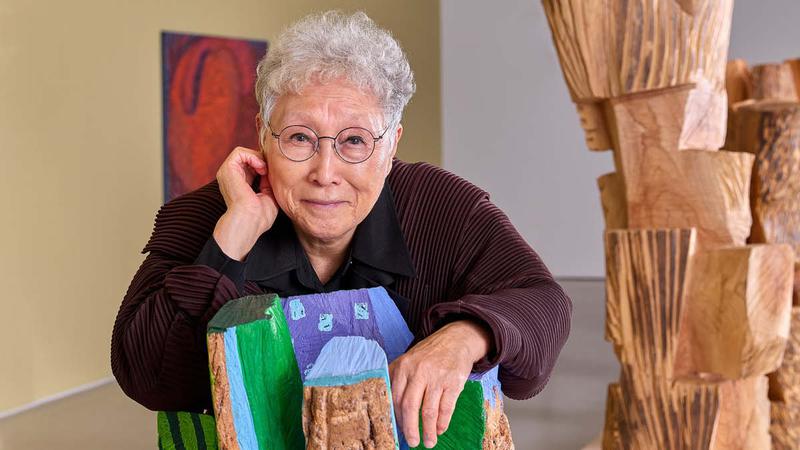 ‘전기톱 든 할머니’ 조각가 김윤신, 그가 40년의 세월 속  예술에 담아낸 것