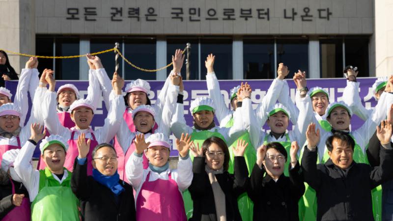 국회 문턱 넘은 학교급식법 개정안, 앞으로 급식실에 생기는 변화는?