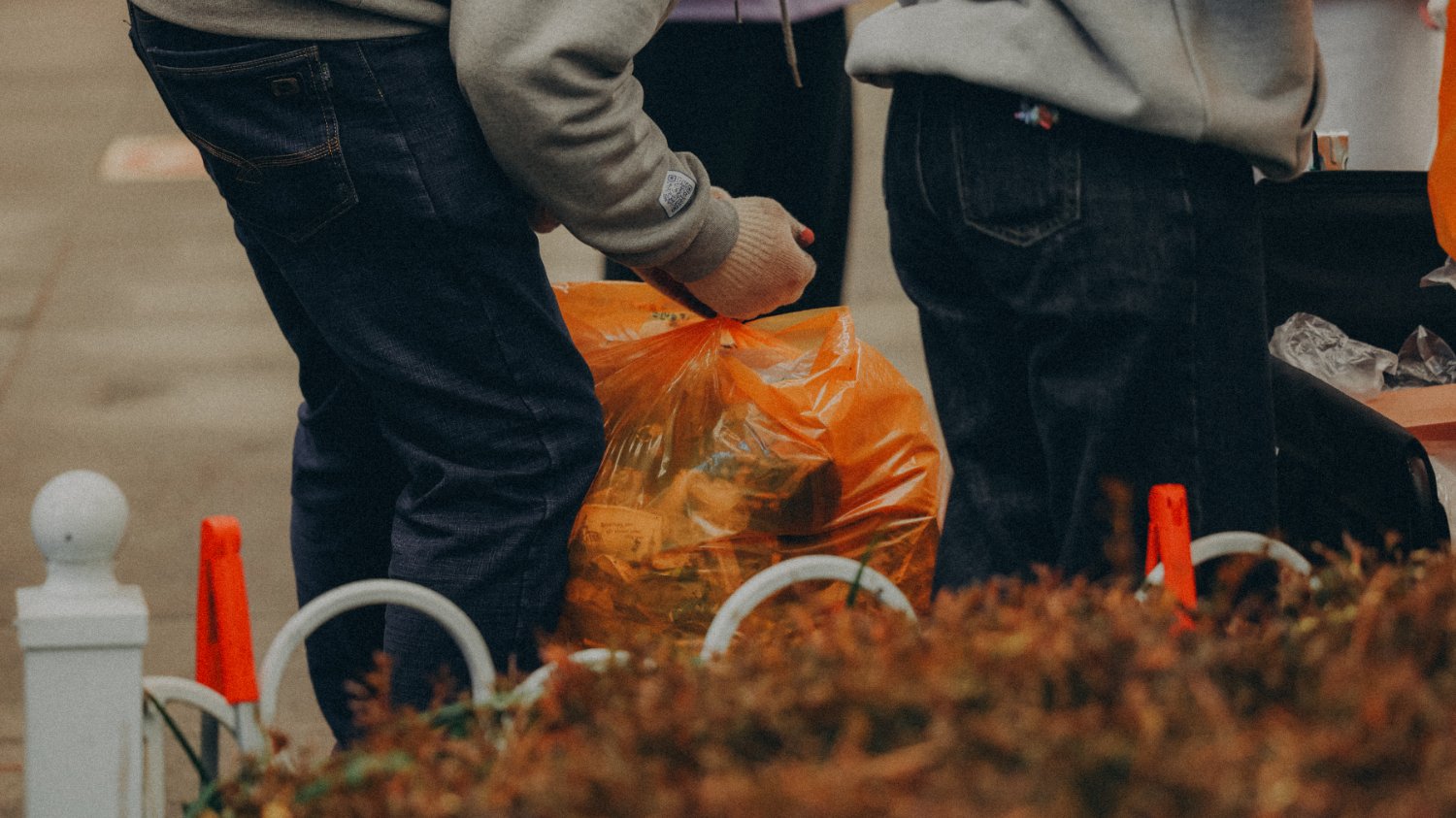 🗑️ 얼굴도, 이름도 없이 34만 명을 모으는 방법: 쓰레기를 주워요.