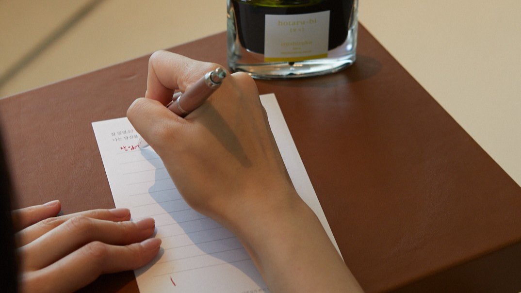 푹신한 소파 위에서 프라이빗하게 즐기는 만년필 클래스🖋️ 알로소 팝업