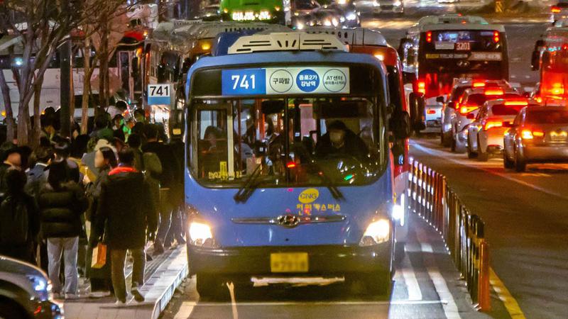 서울 시내버스 15일부터 정상 운행, 임금 2.9% 인상·정년 65세 연장 등 협상 타결과 남은 과제 🚌