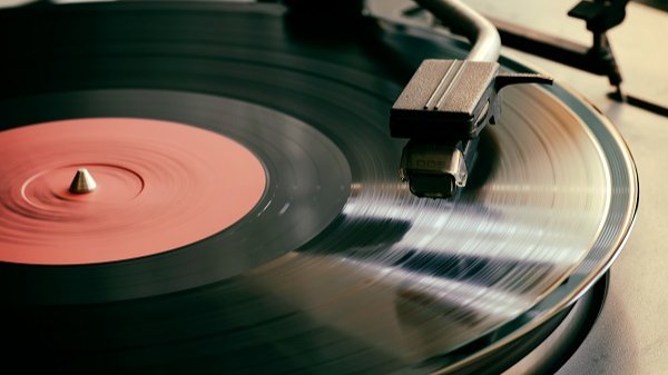 음악을 소유하는 물성매력의 끝판왕, 바이닐 (Vinyl)