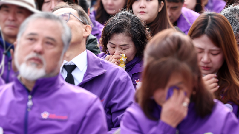 ‘10.29 이태원 참사 3주기 추모식’ 보랏빛 광화문 광장에 울려 퍼진 1분 사이렌