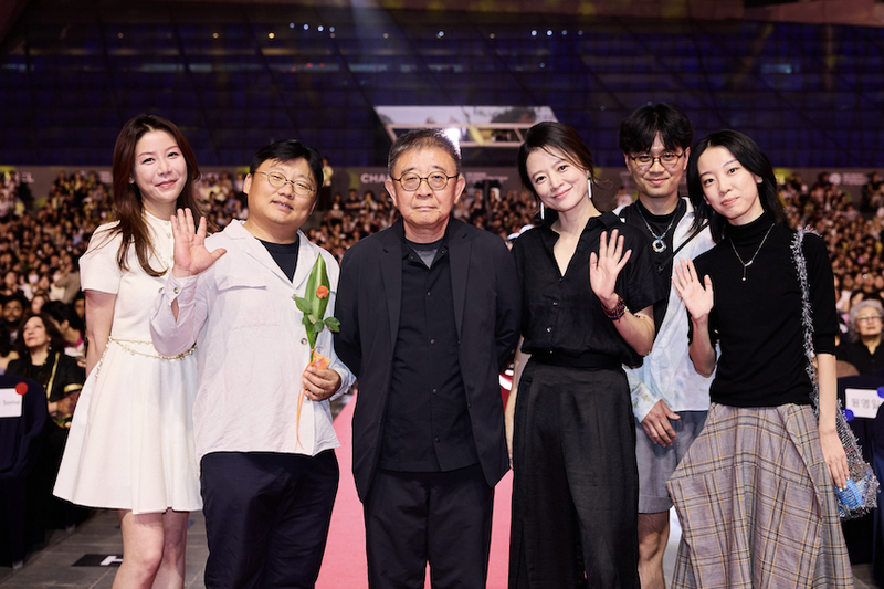 ‘역대급 흥행’ 30회 부산국제영화제 폐막, 첫 경쟁부문 수상작은? 🎞️🏆