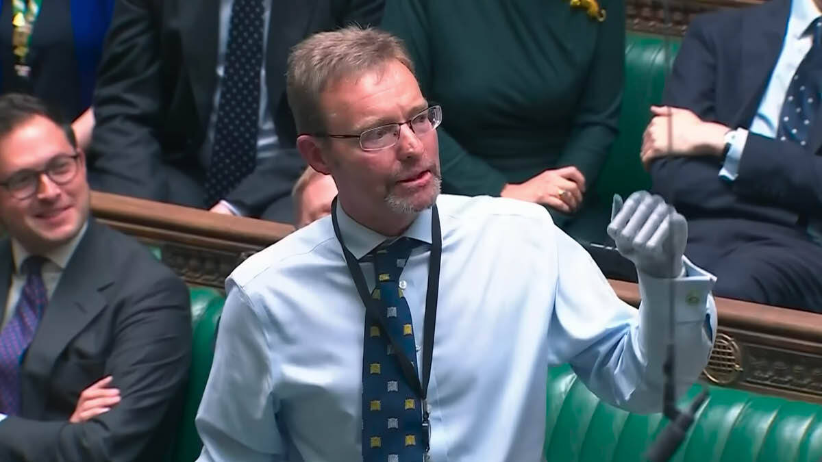 ‘박수 금지’ 원칙 깬 영국 의회 👏