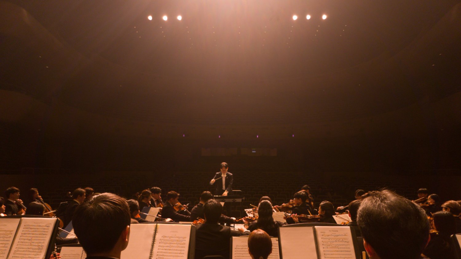 1. 10월 3일 LG 아트센터에서 공연을 했다