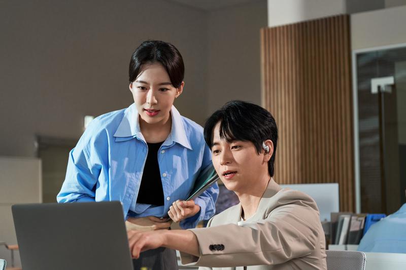 일할 땐 집중, 부를 땐 대답! 이게 요즘 이어폰 트렌드 🎧