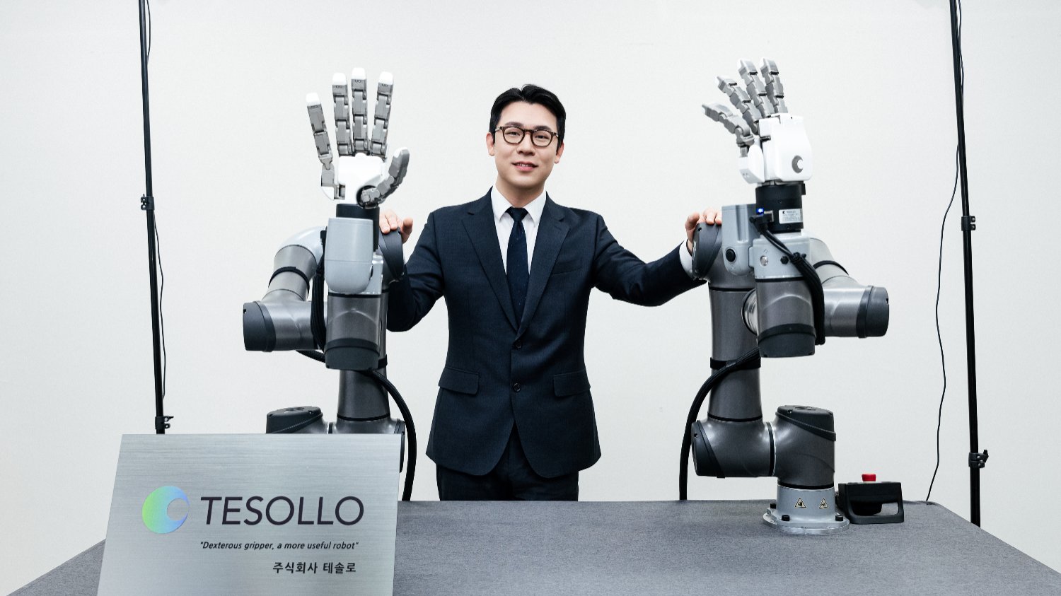 디캠프 배치: 로봇 그리퍼로 제조 생산 라인의 한계를 확장하는 테솔로