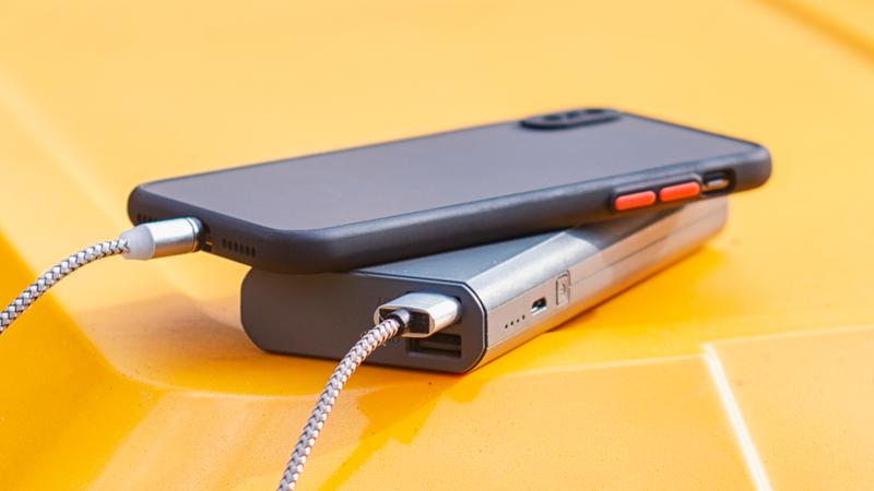 20일부터 여객기에 보조배터리 2개까지만 들고 탈 수 있어요 ✈️🔋