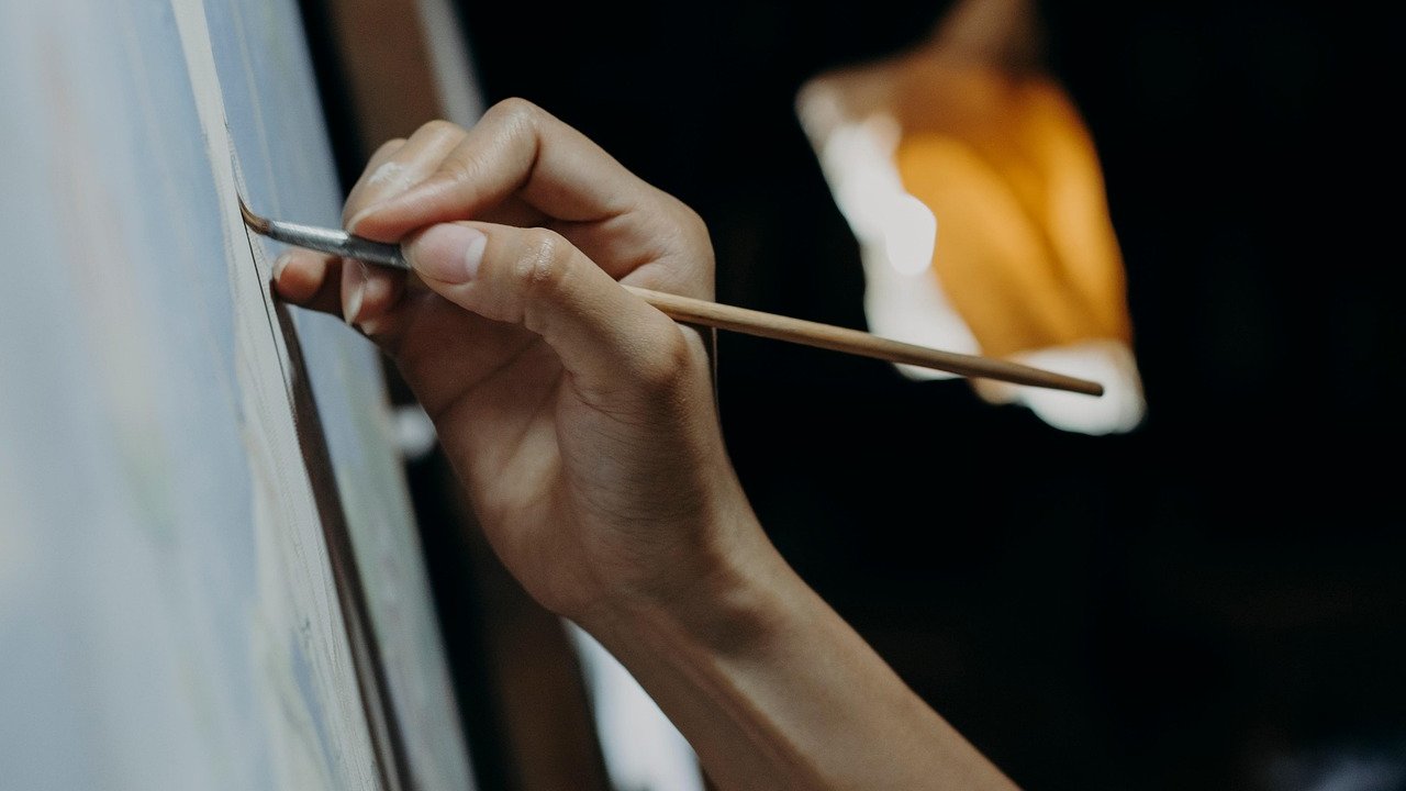 🔬 예술의 본질을 보존하는 과학자의 손길