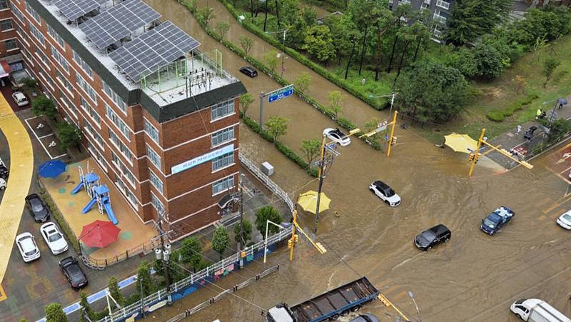 수도권은 ‘호우경보’인데 남부지방은 ‘폭염주의보’, 집중호우 원인은?