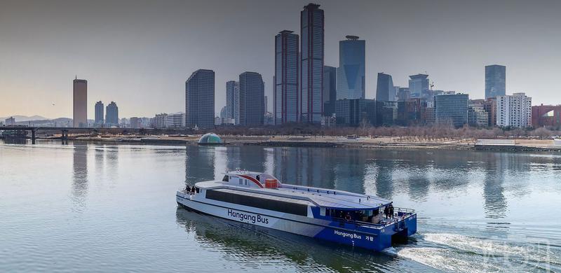 운항 일주일 만에 몇 번이나 멈춰 선 한강버스, 끊이지 않는 안전성 논란 🛳️🦺