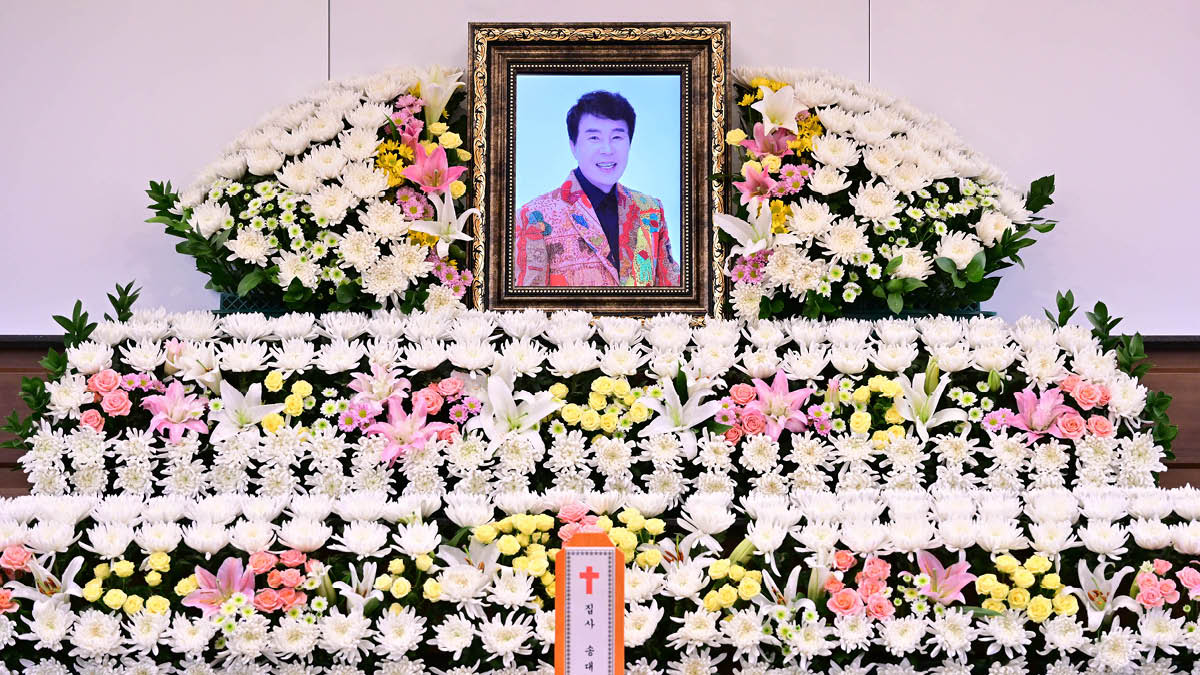 “쨍하고 해 뜰 날 돌아온단다” 국민 가수 송대관 별세