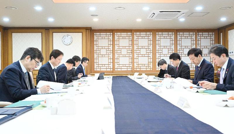 “달러 유동성 늘리자” 고환율 막기 위해 외화 규제 푸는 정부, 효과 있을까? 💸