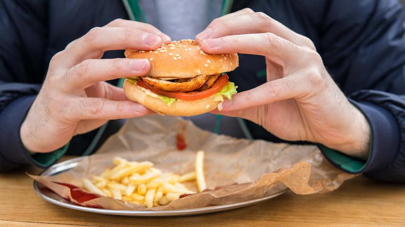 “할아버지 같이 먹어요!” 세상에서 가장 따뜻한 햄버거 🍔