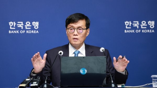 부동산, 이제 끝물인가?💣 한국은행의 금리 동결 의미🏦