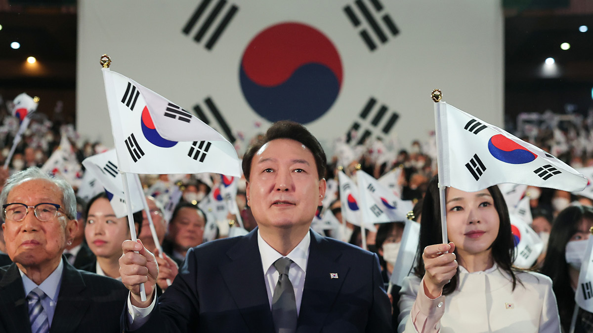 IM N. COVER STORY: 정치 양극화와 무당층