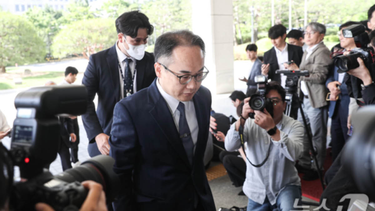 정당한 인사일까 대통령의 수사 방해일까