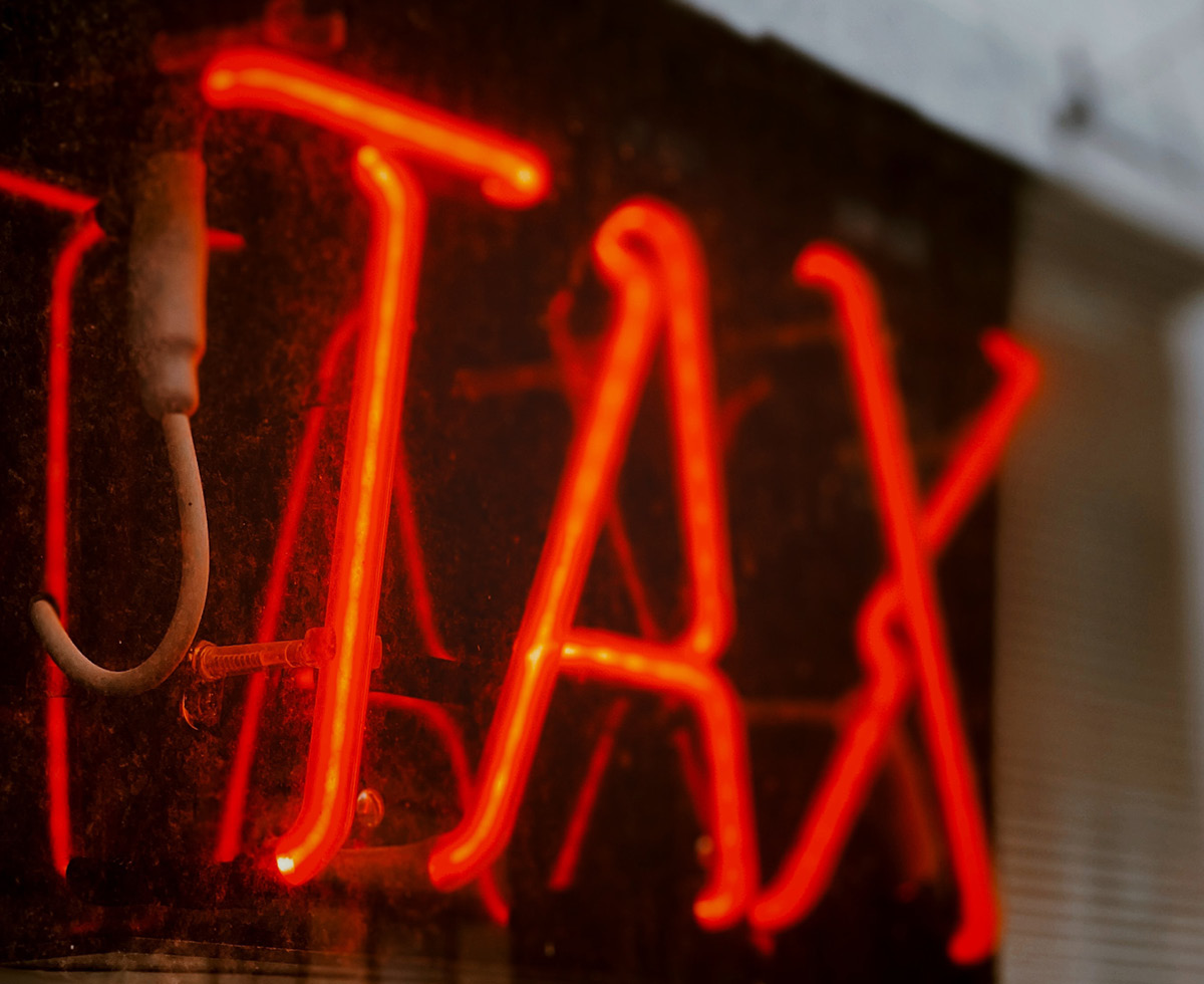 정부:  “세금이 모자라...”