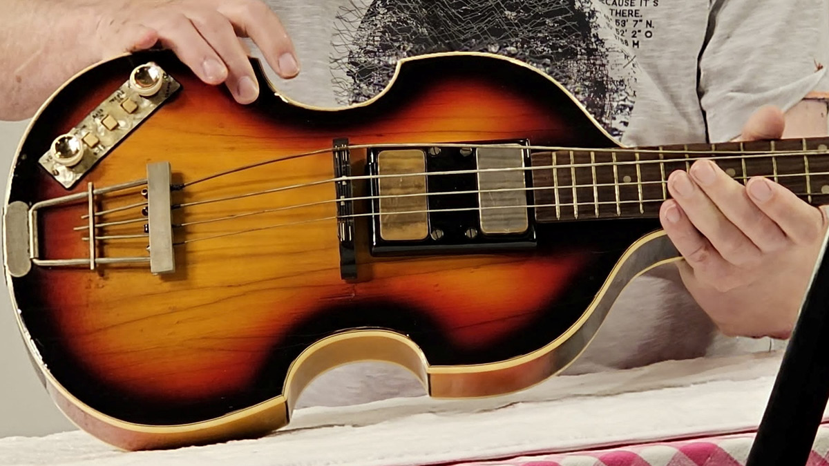 다락방에서 찾은 비틀스 기타 🎸