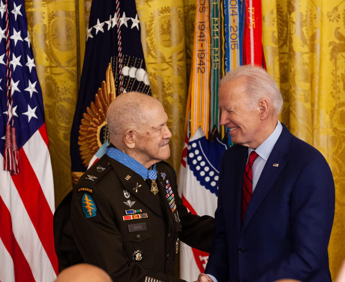 지각훈장이 주인을 만난 순간