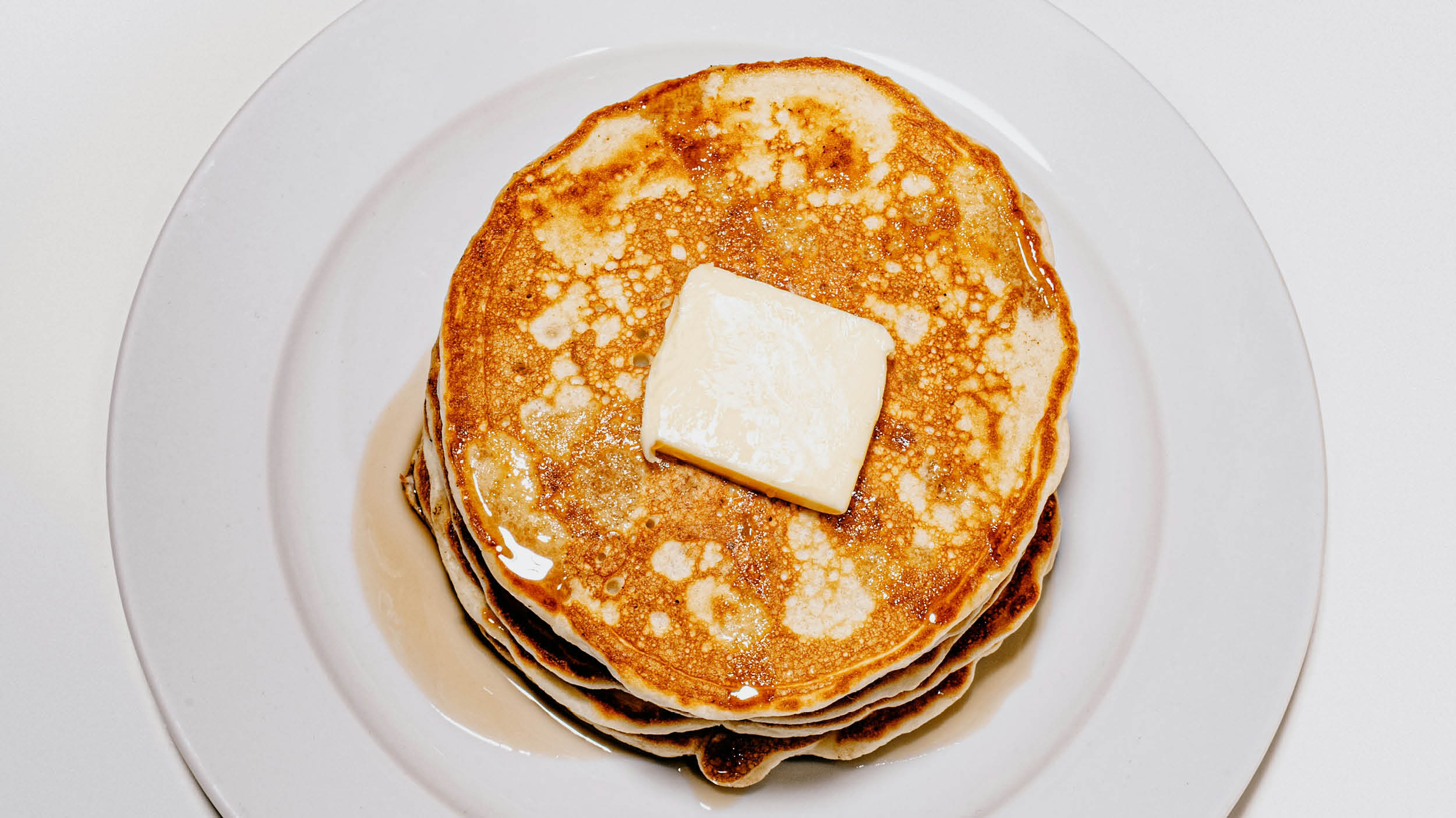 팬케이크를 들고 뛰는 사람들 🥞
