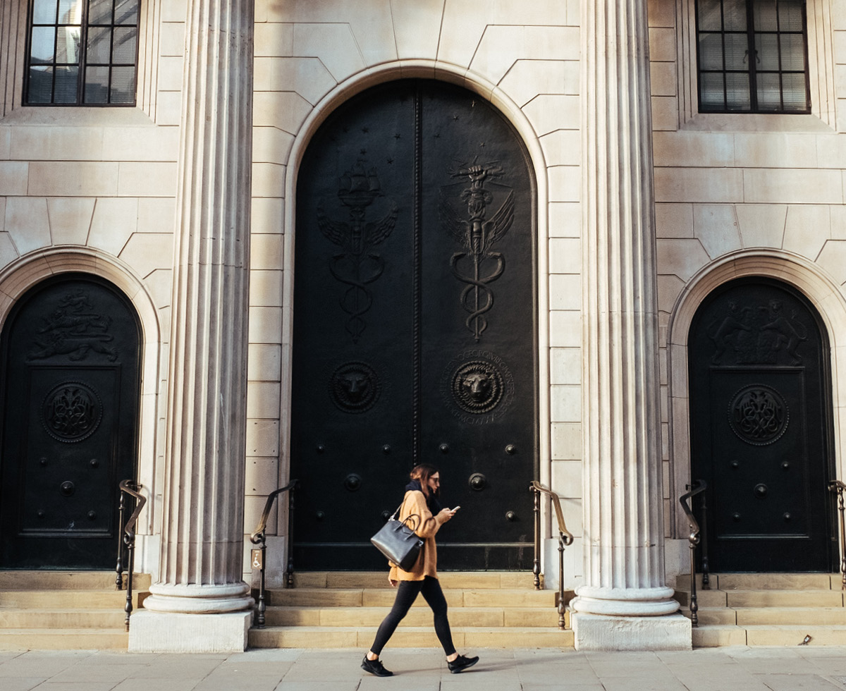 은행이 눈칫밥 먹는다고?