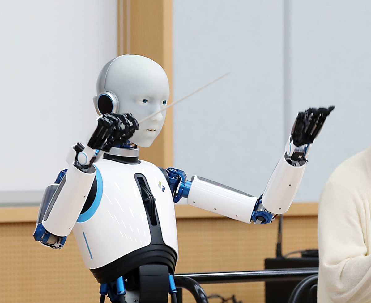 인간을 지휘하는 로봇 🤖