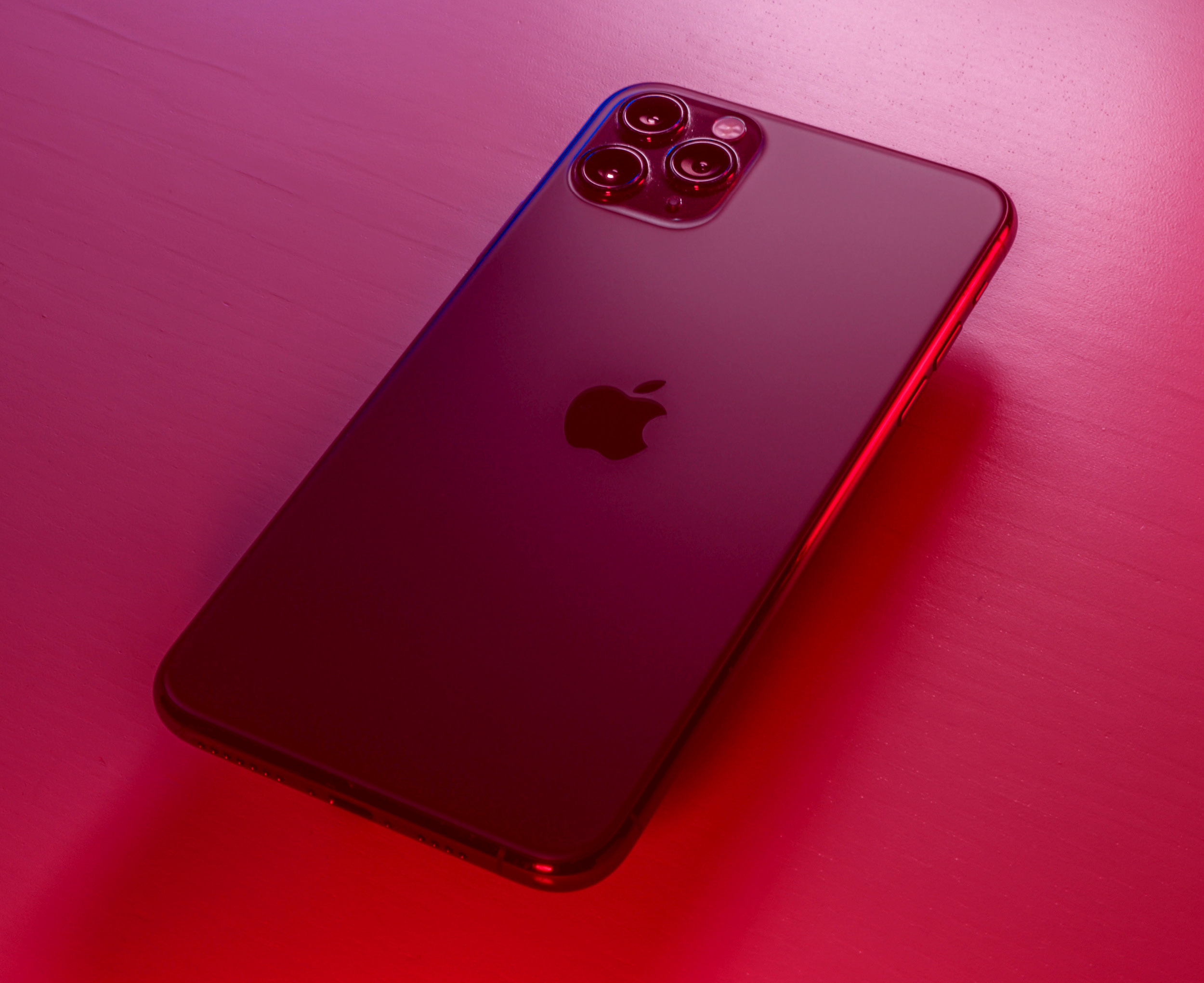 아이폰: “덥냐? 나도 덥다…” 🥵