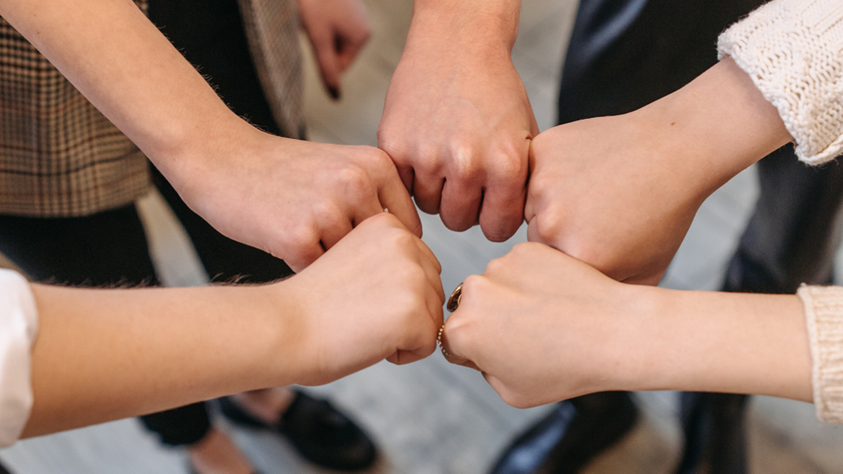 다시 모인 교사들