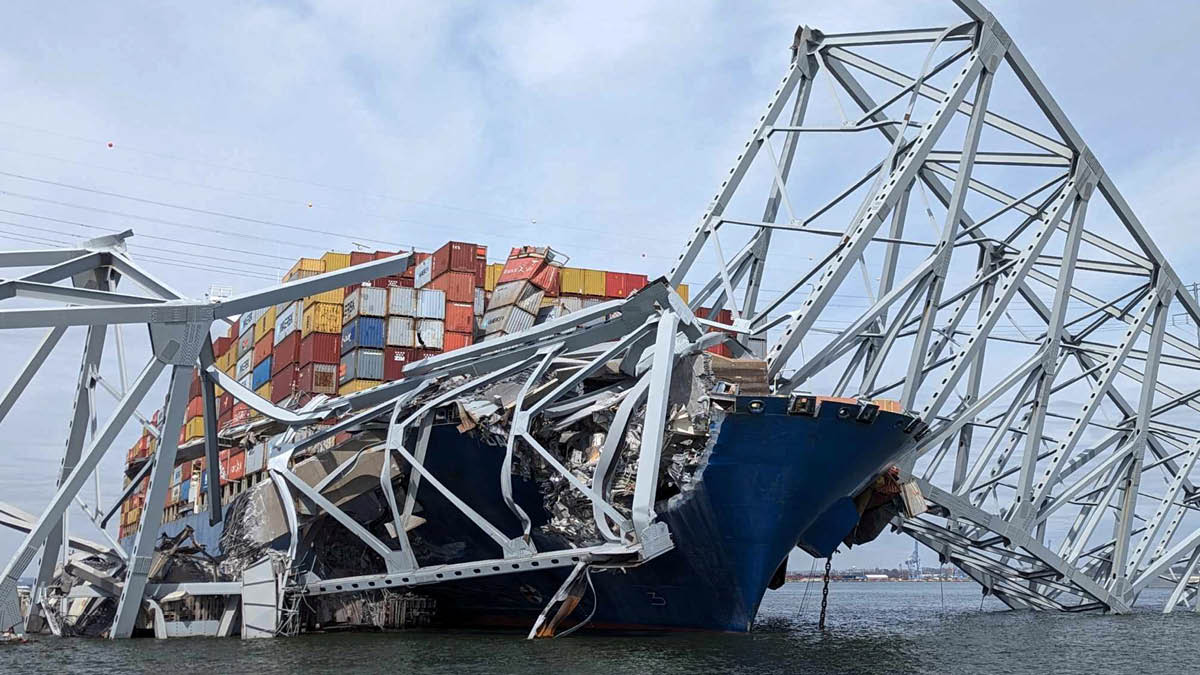 한순간에 무너진 2.6km 다리