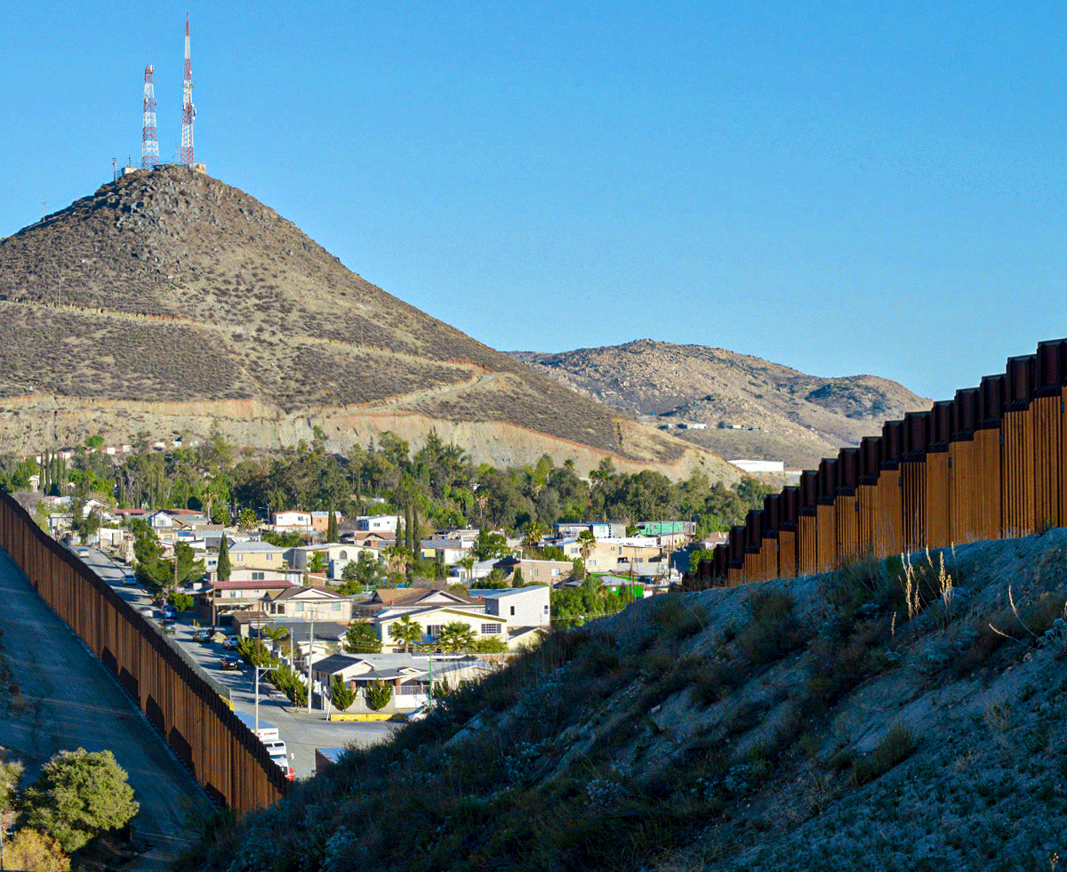 멕시코 국경 찾은 바이든