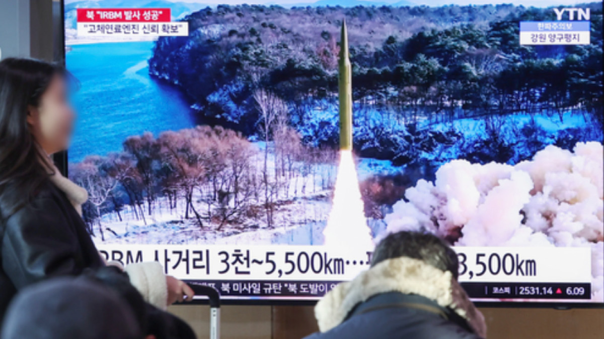 북한, 더 빠르게 더 멀리가는 미사일 발사
