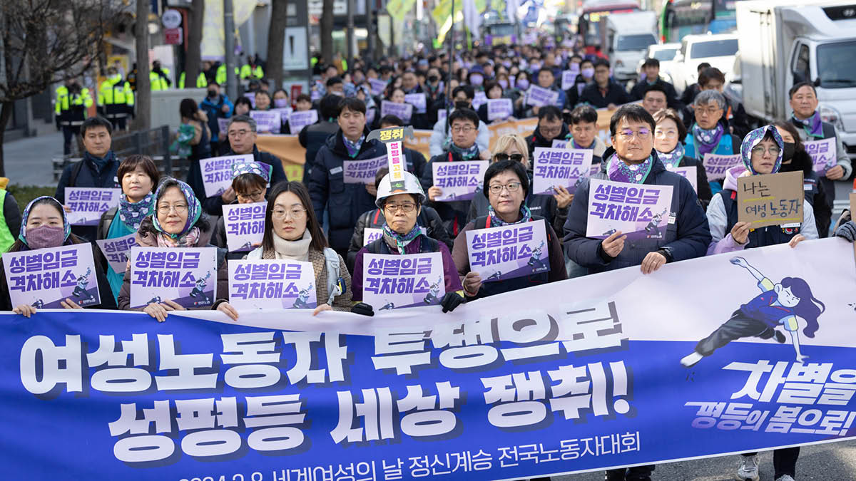 늘어난 여성 노동자 위에 더 높은 남녀 임금 격차 💰