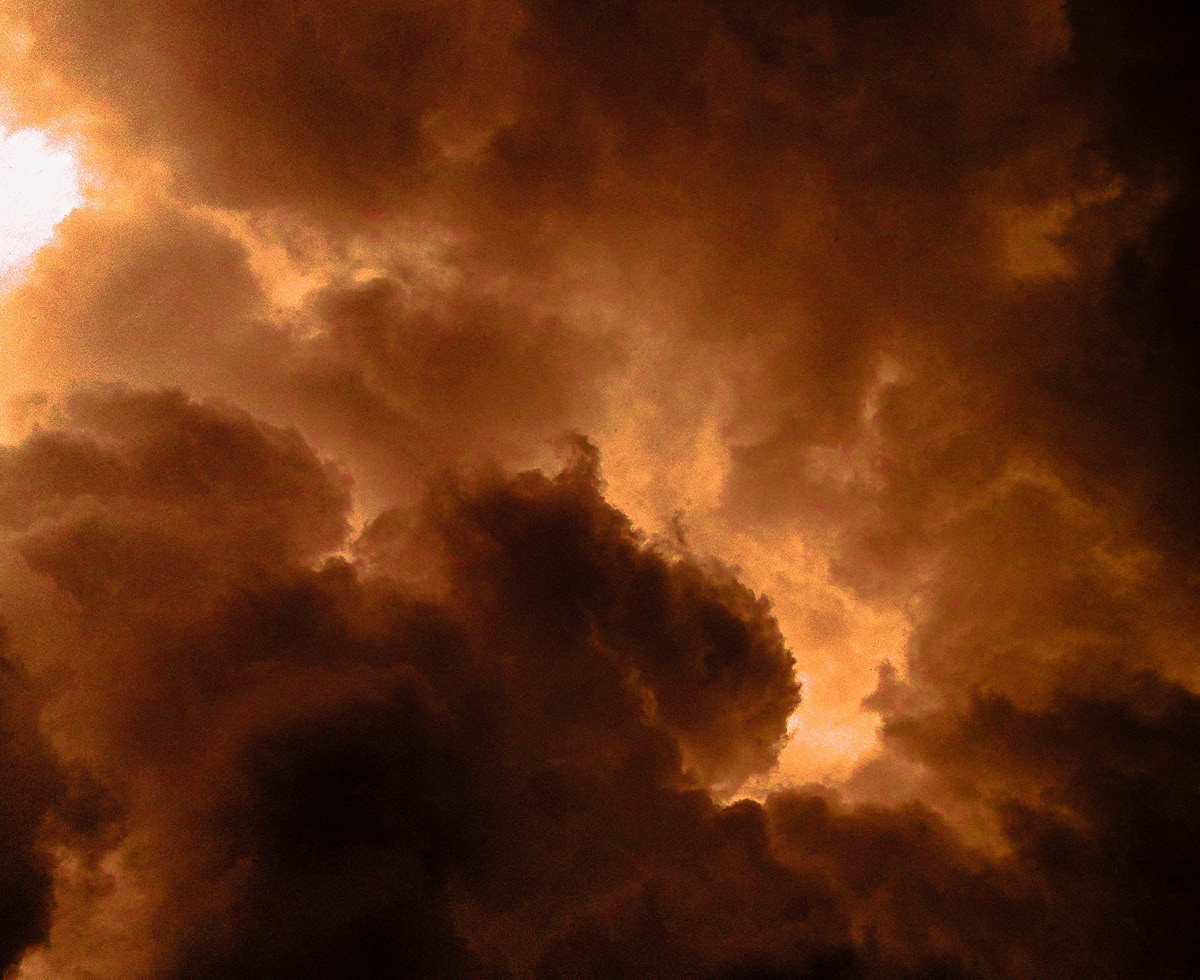 잡히지 않는 캐나다 산불