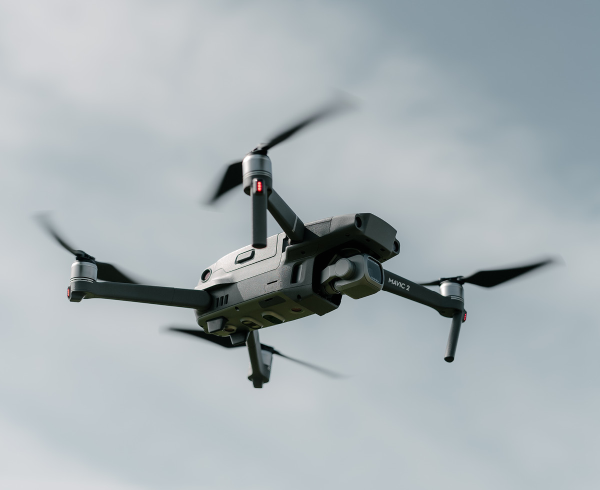 드론은 누가 띄웠을까