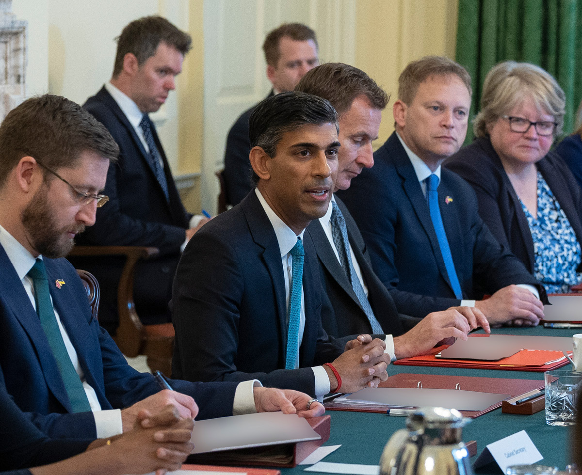 영국: “불법 이민은 추방합니다” ✋