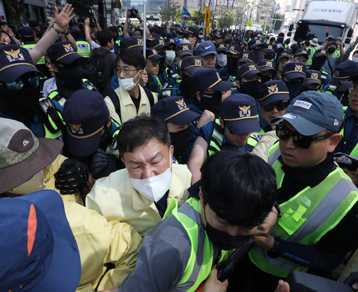 대구 퀴어축제 경찰 vs. 공무원 충돌