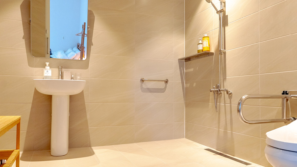 무장애 공간을 실현한 금배네민박 화장실